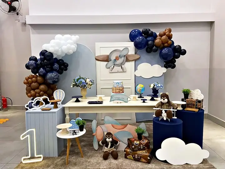Festa de 1 ano com tema aviãozinho em azul e marrom