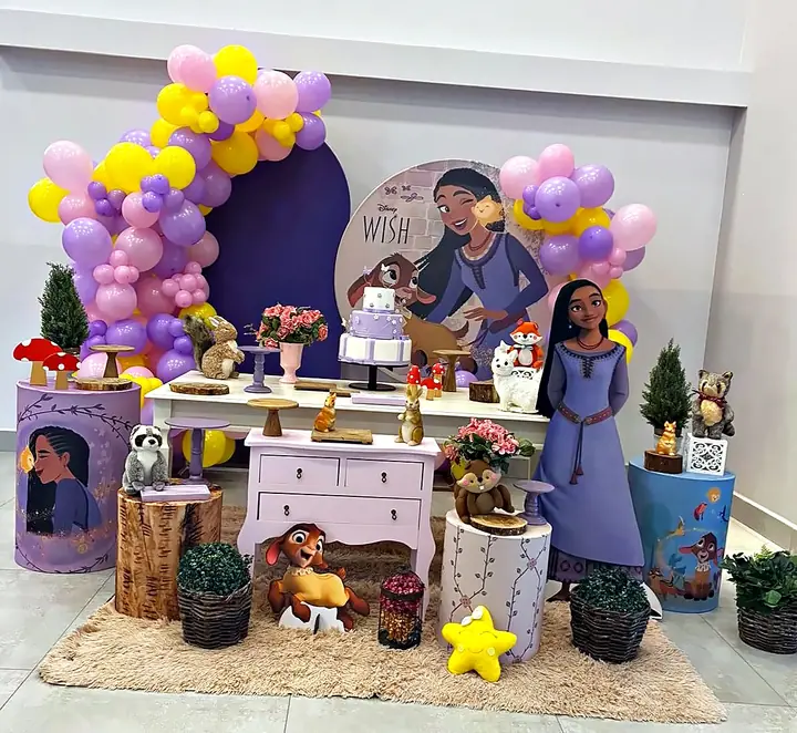 Festa infantil com tema Wish em lilás e amarelo
